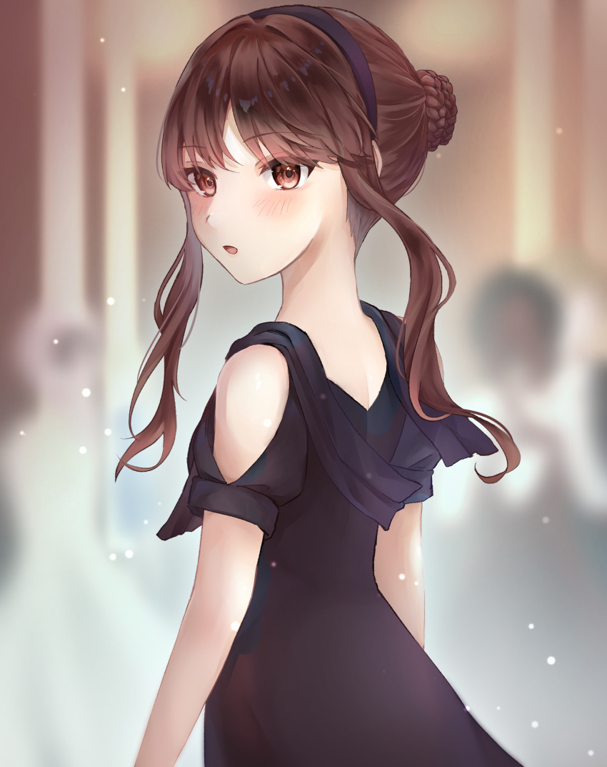 1girl :o bangs bare_shoulders black_dress black_hairband blurry blurry_background blush braid brown_eyes brown_hair dress eyebrows_visible_through_hair from_side hairband highres iino_miko kaguya-sama_wa_kokurasetai_~tensai-tachi_no_renai_zunousen~ long_hair looking_at_viewer looking_to_the_side ponzu_(udon) solo