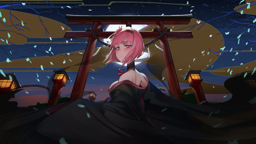 1girl absurdres black_hairband black_kimono breasts bright_pupils eyebrows_visible_through_hair from_behind frown hairband highres hololive hololive_english japanese_clothes kimono lantern looking_at_viewer looking_back medium_breasts mori_calliope night night_sky official_alternate_costume pink_eyes pink_hair short_hair sideboob sky solo torii virtual_youtuber white_pupils wvs