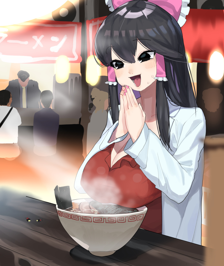 1girl 3boys bangs black_eyes black_hair blush bow breasts bug character_request cleavage commentary_request cookie_(touhou) firefly food hair_bow hakurei_reimu highres koiso_usu labcoat large_breasts looking_at_food looking_down manatsu_no_yo_no_inmu multiple_boys necktie noodles nori_(seaweed) open_mouth own_hands_together pink_bow pink_nails pork ramen red_shirt shinonome_(cookie) shirt short_hair smile solo_focus steam tanioka_(inmu) touhou upper_body white_shirt yajuu_senpai yellow_necktie