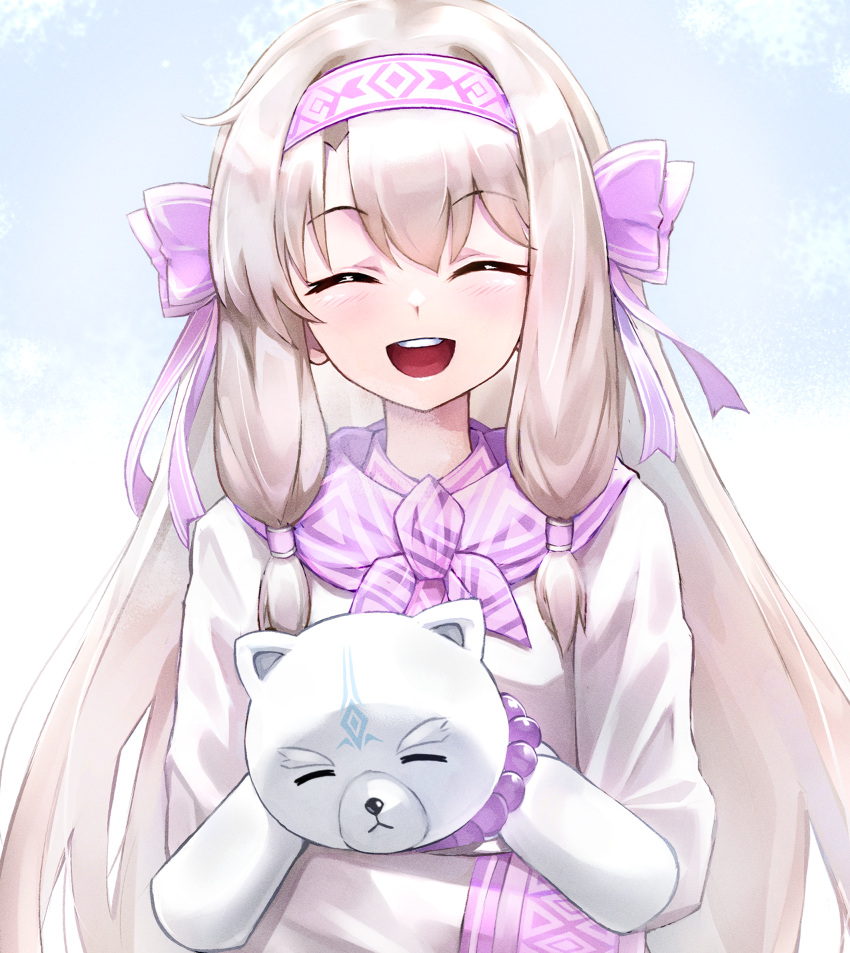 1boy 1girl animal bear blonde_hair bow closed_eyes fate/grand_order fate_(series) hair_bow hairband highres illyasviel_von_einzbern polar_bear shirou_(bear)_(fate) sitonai_(fate) smile umeo_(pixiv51103813)