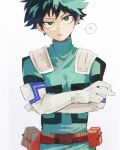  1boy bangs belt black_hair bodysuit boku_no_hero_academia brown_belt closed_mouth cowboy_shot elbow_gloves freckles gloves green_bodysuit green_eyes green_hair grey_background highres male_focus midoriya_izuku multicolored_hair short_hair simple_background speech_bubble two-tone_hair unou_(unou_mha) white_gloves 