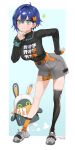  1girl artist_name asymmetrical_legwear bangboo_(zenless_zone_zero) belle_(zenless_zone_zero) black_shirt black_thighhighs blue_background blue_hair blush bracelet breasts conto dated eous_(zenless_zone_zero) gloves green_eyes grey_shoes grey_skirt hair_ornament hand_on_own_chin highres jewelry large_breasts leaning_forward letter_hair_ornament necklace orange_gloves orange_socks shirt shoes short_hair single_glove single_thighhigh skirt smile socks solo sparkle stroking_own_chin thighhighs white_background zenless_zone_zero 