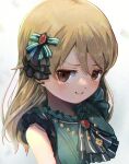  1girl ascot bangs black_ribbon blonde_hair blush bow brooch brown_eyes c: close-up commentary cropped_torso doyagao dress earrings frilled_dress frills furrowed_brow green_ascot green_bow green_dress hair_between_eyes hair_bow hair_ornament hair_strand idolmaster idolmaster_cinderella_girls idolmaster_cinderella_girls_starlight_stage jewelry kentake04 key long_hair looking_at_viewer looking_to_the_side morikubo_nono necklace portrait ribbon sleeveless sleeveless_dress smile smug solo v-shaped_eyebrows white_background 