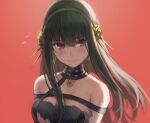  1girl bangs bare_shoulders black_dress black_hair breasts cleavage collarbone dress earrings flying_sweatdrops gold_hairband hair_ornament jewelry large_breasts long_hair looking_at_viewer red_background red_eyes sidelocks solo spy_x_family tonee yor_briar 
