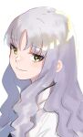  1girl bangs c: caren_hortensia closed_mouth eyebrows_visible_through_hair fate/hollow_ataraxia fate_(series) grin highres konakuso long_hair looking_at_viewer simple_background smile smug solo type-moon upper_body wavy_hair white_background white_hair yellow_eyes 