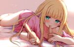 1girl baram bed_sheet blonde_hair blurry blurry_background blush bottle breasts closed_mouth collarbone commentary_request depth_of_field green_eyes holding holding_bottle long_hair looking_at_viewer mononobe_alice multicolored_hair nijisanji pink_shirt purple_hair shirt short_sleeves small_breasts smile solo two-tone_hair very_long_hair virtual_youtuber 