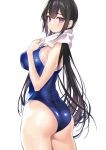  1girl ass black_hair breasts competition_swimsuit highres large_breasts looking_at_viewer looking_back one-piece_swimsuit original purple_eyes qibu_yuren_jiu skindentation solo swimsuit thick_thighs thighs towel towel_around_neck turning_head 