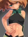  1girl absurdres arm_behind_back bare_shoulders bow breasts brown_hair commentary_request dark-skinned_female dark_skin dina_(sennen_sensou_aigis) eyebrows_visible_through_hair green_bow green_eyes hair_over_one_eye highres looking_at_viewer navel sennen_sensou_aigis small_breasts smile solo spread_navel stealth_command 