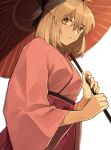  1girl ahoge bangs black_bow blonde_hair bow eyebrows_visible_through_hair fate_(series) grin hair_between_eyes hair_bow hakama highres holding holding_umbrella japanese_clothes kimono koha-ace long_sleeves looking_to_the_side oil-paper_umbrella okita_souji_(fate) okita_souji_(koha-ace) pink_kimono red_hakama red_umbrella shiny shiny_hair short_hair short_ponytail smile solo standing umbrella usamimikurage wide_sleeves yellow_eyes 