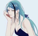  1girl bangs bare_arms bare_shoulders black_hair blue_hair breasts brown_eyes cleavage closed_mouth dodoss_dont dress eyelashes genderswap genderswap_(mtf) grey_background hair_ribbon hand_up heterochromia jade_leech light_smile long_hair looking_at_viewer multicolored_hair ribbon simple_background sketch smile solo strapless strapless_dress streaked_hair twisted_wonderland upper_body yellow_eyes 