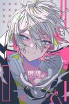  1boy androgynous blue_eyes closed_mouth green_hair grey_background highres hood hoodie indie_virtual_youtuber looking_at_viewer male_focus multicolored_background multicolored_hair pink_background short_hair smile solo white_hair yudeazu_king yupsilon 