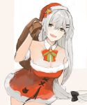  1girl arm_behind_back bag bangs bare_shoulders bow bowtie breasts christmas_dress cleavage commentary dress feet_out_of_frame girls&#039;_frontline grey_eyes grey_hair hair_ornament hairclip hat highres holding holding_bag long_hair looking_at_viewer medium_breasts official_alternate_costume open_mouth red_dress red_headwear santa_hat smile solo standing svd_(girls&#039;_frontline) svd_(winter_fairy)_(girls&#039;_frontline) tarano_(tsumugiko) white_background 