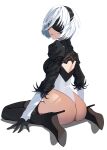  2b_(nier:automata) absurdres ass black_blindfold black_feathers blindfold boots breasts feathers gloves headband high_heels highres leotard medium_hair mole mole_under_mouth multicolored_clothes multicolored_gloves nier:automata nier_(series) puffy_sleeves sideboob sitting smile thigh_boots wariza white_background white_hair white_leotard ynnk_lc 