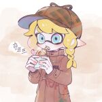  1girl blonde_hair blue_eyes brown_coat brown_hat coat commentary_request eating food highres inkling inkling_girl inkling_player_character korean_commentary korean_text long_hair solo splatoon_(series) tentacle_hair translation_request ufo_sw upper_body 