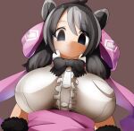  1girl animal_ears bear_ears bear_girl bergman&#039;s_bear_(kemono_friends) black_bow black_bowtie black_hair blush bow bowtie breasts brown_background buttons center_frills commentary_request empty_eyes frills frown grey_hair hair_bow highres kemono_friends large_breasts lets0020 long_hair looking_at_viewer medium_bangs multicolored_hair pink_bow pink_sash popped_collar sash shirt simple_background solo two-tone_hair upper_body white_shirt 