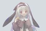  1girl :d arknights black_dress black_headwear clenched_teeth dress fzi_(nullx) grey_background grey_hair hand_up hat holding holding_star long_hair long_sleeves looking_at_viewer red_eyes sharp_teeth simple_background smile solo specter_(arknights) star_(symbol) teeth 