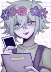  1boy :d antenna_hair bags_under_eyes basil_(headspace)_(omori) basil_(omori) black_overalls book chromatic_aberration crossed_bangs double-parted_bangs film_grain fingernails flower flower_wreath green_shirt grey_eyes grey_hair grid_background hair_between_eyes halftone hands_up head_wreath highres holding holding_book holding_photo leaf looking_at_viewer male_focus omori open_mouth overalls photo_(object) pink_flower pink_rose purple_flower purple_rose rose shirt short_sleeves simple_background smile solo t-shirt teeth u_donburi upper_body upper_teeth_only white_background 