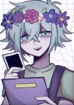  1boy :d antenna_hair bags_under_eyes basil_(headspace)_(omori) basil_(omori) black_overalls book chromatic_aberration crossed_bangs double-parted_bangs film_grain fingernails flower flower_wreath green_shirt grey_eyes grey_hair grid_background hair_between_eyes halftone hands_up head_wreath highres holding holding_book holding_photo leaf looking_at_viewer male_focus omori open_mouth overalls photo_(object) pink_flower pink_rose purple_flower purple_rose revision rose shirt short_sleeves simple_background smile solo t-shirt teeth u_donburi upper_body upper_teeth_only white_background 