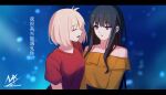 2girls :d artist_name bangs bare_shoulders black_hair blonde_hair blurry blurry_background breasts brown_shirt closed_eyes collarbone depth_of_field facing_another highres inoue_takina letterboxed long_sleeves looking_at_another lycoris_recoil multiple_girls nishikigi_chisato off-shoulder_shirt off_shoulder purple_eyes red_shirt shimmer shirt short_sleeves signature small_breasts smile translation_request 