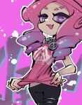  1girl :d clothes_pull cross-shaped_pupils eyebrow_cut fang highres koike3582 long_hair looking_at_viewer octoling octoling_girl octoling_player_character open_mouth outline pink_hair pink_pupils pink_shirt pulled_by_self purple_eyes shirt shirt_pull smile solo splatoon_(series) suction_cups symbol-shaped_pupils tentacle_hair twitter_username white_outline 