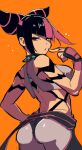  1girl :o ass bare_shoulders black_hair blue_eyes breasts collar commentary diagonal_bangs finger_to_mouth from_behind from_side hair_horns han_juri hand_on_own_hip heterochromia highres lineni looking_at_viewer looking_back multicolored_hair open_mouth orange_background pink_eyes pink_hair solo spiked_collar spikes street_fighter street_fighter_6 two-tone_hair 