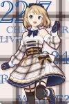  1girl 22/7 :d black_thighhighs blonde_hair blue_bow blue_bowtie blue_gloves blue_hairband blue_shoes bob_cut bow bow_hairband bowtie copyright_name copyright_notice detached_sleeves dress foot_out_of_frame fur-trimmed_sleeves fur_trim gloves green_eyes hair_bow hairband inverted_bob official_art open_mouth plaid_clothes plaid_dress pleated_dress saito_nicole santa_costume santa_dress shoes short_hair sleeveless sleeveless_dress smile solo standing standing_on_one_leg straight-on teeth thighhighs upper_teeth_only 