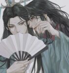  2boys bishounen black_hair blue_eyes blue_gemstone closed_mouth eyelashes eyeshadow facial_mark fingernails folding_fan forehead_mark gem grey_background hand_fan holding holding_fan long_hair long_sleeves luo_binghe makeup male_focus multiple_boys parted_lips pink_eyeshadow red_eyes ren_zhafan_paijizu_xitong shen_qingqiu simple_background smile whispering wide_sleeves zero_q_0q 