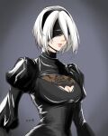  1girl black_blindfold black_dress black_hairband blindfold breasts cleavage cleavage_cutout clothing_cutout dress grey_background hair_between_eyes hairband highres juliet_sleeves large_breasts long_sleeves mole mole_under_mouth nier_(series) nier_automata omochi_daisuki parted_lips puffy_long_sleeves puffy_sleeves short_hair solo turtleneck twitter_username upper_body vignetting white_hair yorha_no._2_type_b 