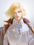  1boy blonde_hair blue_eyes blue_gemstone coat coat_on_shoulders collared_shirt cross_tie earrings floating_hair gem glint green_gemstone grey_background hair_over_one_eye highres howl_(howl_no_ugoku_shiro) howl_no_ugoku_shiro jewelry looking_at_viewer male_focus oten parted_lips pendant shirt short_hair simple_background smile solo upper_body weibo_logo weibo_username white_shirt 