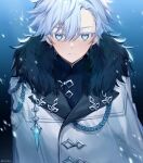  1boy aiguillette alternate_costume artist_name bangs blue_background blue_eyes blue_hair chongyun_(genshin_impact) closed_mouth coat colored_eyelashes crystal english_commentary expressionless eyelashes fur-trimmed_coat fur_trim genshin_impact hair_between_eyes highres looking_at_viewer male_focus parted_bangs purinzu short_hair slit_pupils snowing solo twitter_username upper_body white_coat 