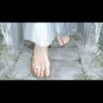  1boy angel barefoot chinese_commentary commentary_request fanbuhuigugugujun feet foot_focus highres lord_of_the_mysteries nail on_ground ouroboros_(lord_of_the_mysteries) out_of_frame robe solo weeds white_robe 