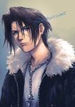  1boy bangs black_jacket blue_eyes brown_hair chain_necklace earrings final_fantasy final_fantasy_viii fur_collar highres jacket jewelry long_sleeves looking_at_viewer male_focus necklace noie_(neunteedelstein) parted_bangs scar scar_on_face shirt short_hair single_earring solo squall_leonhart twitter_username upper_body white_shirt zipper 