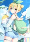  1girl ass backpack bag bangs bare_shoulders blonde_hair blue_shirt blue_shorts blue_sky closed_mouth cloud commentary_request cup day disposable_cup double_bun gradient_hair green_eyes green_hair green_ribbon hair_between_eyes hair_bun hair_ribbon highres indie_virtual_youtuber kogame_hinatsu looking_at_viewer looking_back multicolored_hair off-shoulder_shirt off_shoulder ominaeshi_(takenoko) outdoors oversized_object ribbon shaved_ice shirt short_shorts shorts sidelocks sky smile solo spoon streaked_hair virtual_youtuber white_hair 