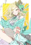  1girl aqua_jacket aqua_ribbon black_hair blonde_hair center_frills commentary_request frills green_eyes gyaru_v hat highres jacket looking_at_viewer medium_hair mini_hat mizuguchi_aki mole mole_under_eye neck_ribbon off_shoulder one_eye_closed ribbon sasayaku_you_ni_koi_wo_utau shirt sleeveless sleeveless_shirt solo takeshima_eku v white_shirt yellow_background 