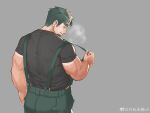  1boy absurdres back bara black_hair black_shirt facial_hair green_overalls grey_background highres looking_back male_focus muscular muscular_male original overalls shirt short_hair sideburns simple_background smile solo upper_body weibo_7540192405 weibo_username 