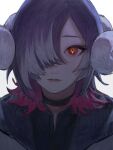  1boy absurdres bad_id bad_twitter_id black_choker choker closed_mouth diamond-shaped_pupils diamond_(shape) grey_background grey_hair grey_horns hair_over_one_eye highres horns indie_virtual_youtuber looking_at_viewer male_focus multicolored_eyes multicolored_hair purple_hair red_eyes rit3set simple_background solo symbol-shaped_pupils upper_body virtual_youtuber yellow_eyes 