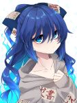  1girl bangs blue_bow blue_eyes blue_hair bow closed_mouth collarbone commentary_request debt energy gradient gradient_background gradient_hair grey_background grey_hoodie hair_between_eyes hand_up highres hood hoodie long_hair long_sleeves looking_at_viewer multicolored_hair puffy_long_sleeves puffy_sleeves solo touhou upper_body white_background yami_nabe yorigami_shion 