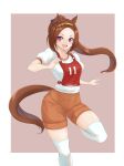  1girl animal_ears brown_background brown_hair character_name commentary flower_in_eye gym_shirt gym_shorts gym_uniform hair_ribbon hairband highres horse_ears horse_girl horse_tail kemuri_(etep3372) leg_up long_hair looking_at_viewer open_mouth orange_shorts ponytail race_bib ribbon sakura_bakushin_o_(umamusume) shirt short_sleeves shorts smile solo standing standing_on_one_leg symbol_in_eye t-shirt tail thighhighs translated umamusume white_shirt white_thighhighs yellow_hairband 