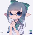  1girl blue_eyes blue_pupils bow closed_mouth color_guide commentary diamond-shaped_pupils diamond_(shape) eyebrow_cut green_bow grey_hair hair_bow highres inkling_girl inkling_player_character long_hair own_hands_together pointy_ears signature simple_background smile solo splatoon_(series) squid_ikaaa symbol-only_commentary symbol-shaped_pupils tentacle_hair upper_body white_background 