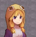 1girl adapted_costume alternate_eye_color bangs blonde_hair closed_mouth commentary_request flat_chest grey_background highres hood hood_up looking_at_viewer medium_hair moriya_suwako parka portrait purple_eyes smile solo touhou yan_pai 