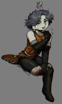  1boy amputee armor bandaged_leg bandages bare_shoulders black_boots black_eyes black_gloves black_hair boots cahara_(fear_&amp;_hunger) fear_&amp;_hunger_(series) fear_&amp;_hunger_1 flying_sweatdrops fold-over_boots fold-over_gloves full_body gameplay_mechanics gloves grey_background hand_on_own_shoulder knee_boots leather_armor looking_at_viewer male_focus midriff_peek open_mouth short_hair simple_background sitting sleeveless sm2_hokke smile solo sweat teeth upper_teeth_only 