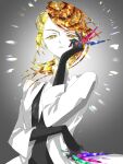  1other androgynous between_fingers black_gloves black_vest blonde_hair brown_hair coat collared_shirt colored_skin commentary crystal crystal_hair easty elbow_gloves gem_uniform_(houseki_no_kuni) gloves grey_background hand_up high_collar highres holding houseki_no_kuni knife lab_coat lens_flare light_particles looking_at_viewer medium_hair multicolored_hair open_clothes open_coat other_focus parted_bangs rutile_(houseki_no_kuni) shirt solo two-tone_hair untranslatable_commentary upper_body vest white_coat white_shirt white_skin yellow_eyes 