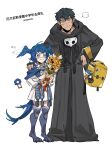  1boy 1girl backpack backpack_removed bag bag_charm bangs bird_girl bird_legs bird_tail bird_wings black_capelet black_hair black_robe blue_capelet blue_eyes blue_gemstone blue_hair blush bouquet brooch capelet charm_(object) child chinese_text collared_dress dress father_and_daughter feathered_wings female_child final_fantasy final_fantasy_xiv flapping flower full_body gem green_eyes hand_on_another&#039;s_shoulder hand_on_hip happy head_wings height_difference hermes_(ff14) highres holding holding_bouquet hood hood_down hooded_capelet jewelry lenereco looking_at_viewer mask mask_around_neck mask_removed meteion monster_girl motion_lines no_pupils no_sclera randoseru robe sash short_hair simple_background smile standing sticker tail talons tassel translation_request white_background white_dress wings 