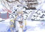  1girl 2026 alternate_costume arknights arm_tattoo bare_tree beads black_sash blonde_streaks blue_streaks colored_extremities colored_skin commentary_request dragon_girl dragon_horns green_eyes grey_hair highres horns japanese_clothes kimono krgk_sc2 long_hair long_sleeves looking_at_viewer multicolored_hair obi outdoors sash shu_(arknights) smile snow solo stairs streaked_hair tattoo tree twitter_username very_long_hair white_kimono wide_sleeves yellow_skin 