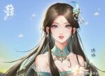  1girl bare_shoulders blue_sky brown_hair detached_collar doupo_cangqiong dress falling_petals flower green_dress gu_xun_er_(doupo_cangqiong) hair_ornament holding holding_flower light_particles long_hair looking_at_viewer outdoors parted_lips petals shiny shiny_hair sky solo teeth upper_body yaoyao_xiang_bian_fupo 