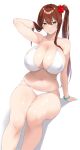  1girl bangs bare_shoulders bikini blush breasts brown_hair cleavage collarbone green_eyes highres kemigawa_mondo large_breasts long_hair looking_at_viewer navel original side_ponytail sidelocks smile solo swimsuit thighs white_background white_bikini 