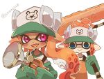  2girls :&gt; artist_name asymmetrical_hair baseball_cap blue_eyes blush closed_mouth commentary_request dynamo_roller_(splatoon) elbow_gloves empty_eyes fangs flat_chest gloves green_gloves green_headwear hand_up hands_up happy hat holding holding_weapon inkling inkling_girl long_hair looking_at_viewer multiple_girls open_mouth orange_hair orange_overalls outline overalls pointy_ears red_eyes salmon_run_(splatoon) shira_(sirairo116) shirt short_hair sidelocks signature smile splatoon_(series) splatoon_2 sploosh-o-matic_(splatoon) standing suction_cups tentacle_hair tentacles textless_version twitter_username two-handed upper_body weapon white_outline white_shirt 