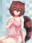  1girl animal_ears arm_support armpit_crease bandaid bandaid_on_face bandaid_on_nose bare_arms bare_shoulders bathroom blue_eyes blush breasts brown_hair collarbone colored_inner_hair commentary hair_between_eyes highres indoors large_breasts looking_at_viewer multicolored_eyes multicolored_hair naked_towel owozu raccoon_ears raccoon_girl raccoon_tail rakkun_sutaru red_eyes red_hair short_hair sitting slash-ex smile solo spanish_commentary tail towel two-tone_hair virtual_youtuber 