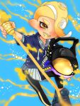  1boy angle_shooter_(splatoon) artist_name black_leggings blonde_hair blue_background commentary_request hair_over_one_eye highres holding holding_weapon leggings male_focus medium_hair mohawk octoling octoling_boy octoling_player_character open_mouth print_footwear shoes simple_background slosher_(splatoon) smile solo splatoon_(series) splatoon_3 teeth tentacle_hair thick_eyebrows twitter_username weapon yeh_m4 yellow_eyes 