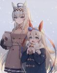  2girls ahoge animal_ears bag bangs black_gloves blue_coat blue_eyes blush breath brown_coat closed_mouth coat eating fang food food_on_face gloves grey_eyes grey_hair hair_ornament hairband headband highres holding holding_food horse_ears korean_commentary long_hair long_sleeves looking_at_another multiple_girls oguri_cap_(umamusume) open_mouth paper_bag scarf skin_fang snow sweet_potato tamamo_cross_(umamusume) uma_mimi umamusume upper_body 